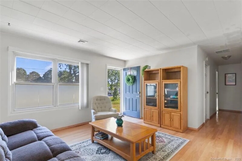 Building Photo - 8 Indian Field Rd