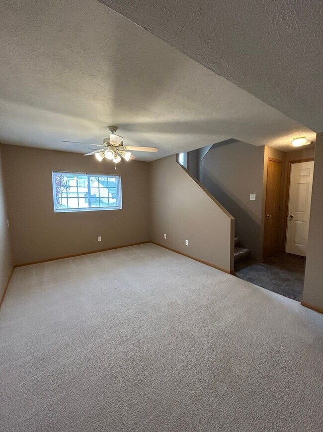 Building Photo - Spacious Millard Living with a Backyard You’ll Love
