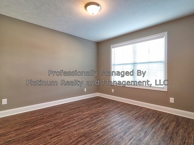 Building Photo - 325 Landrum Pl