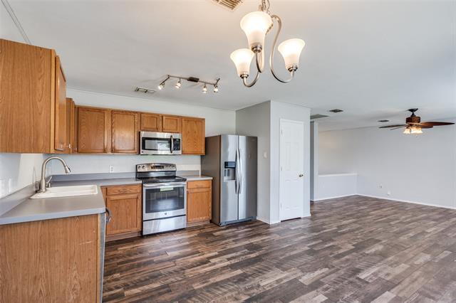 Building Photo - 2933 High Pointe Blvd