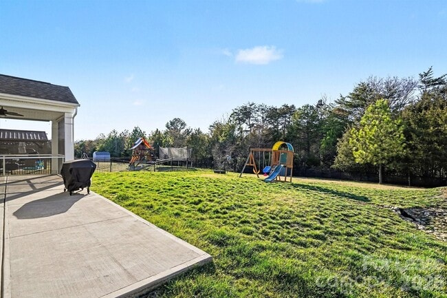 Building Photo - 4444 Fls Lk Dr S W