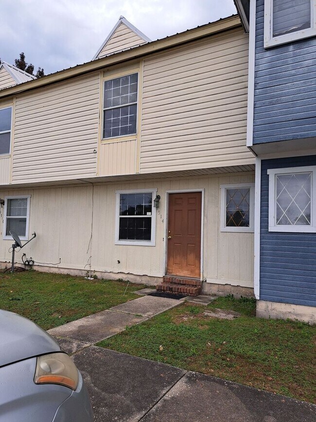 Building Photo - 1514 Kraft Ave