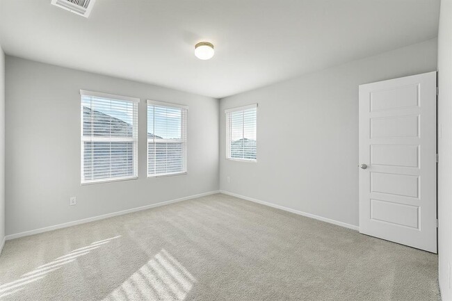 Building Photo - 342 Jade St