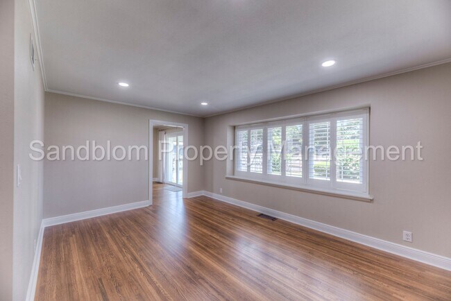 Building Photo - For Lease | Holiday Hills | $2000 Rent Ava...