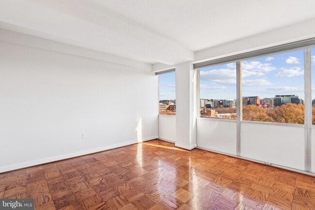 Building Photo - 1301 Delaware Ave SW