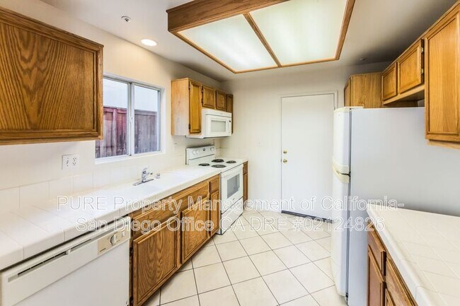 Building Photo - 31977 Arlington Cir