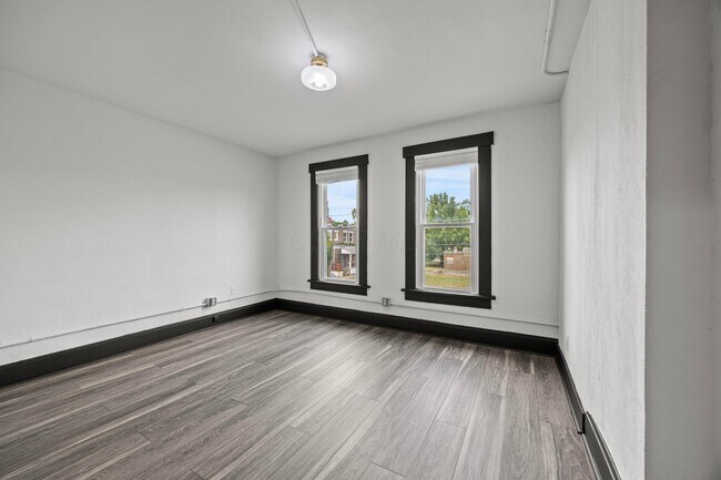 Building Photo - 941 E Whittier St