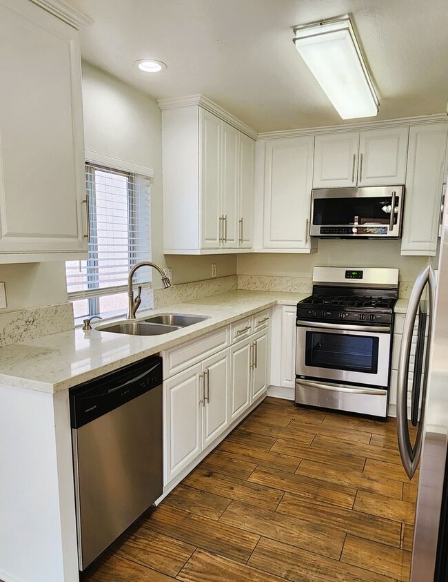 Building Photo - Updated Hemet Home, 2Bd, 2Ba, Bonus Room