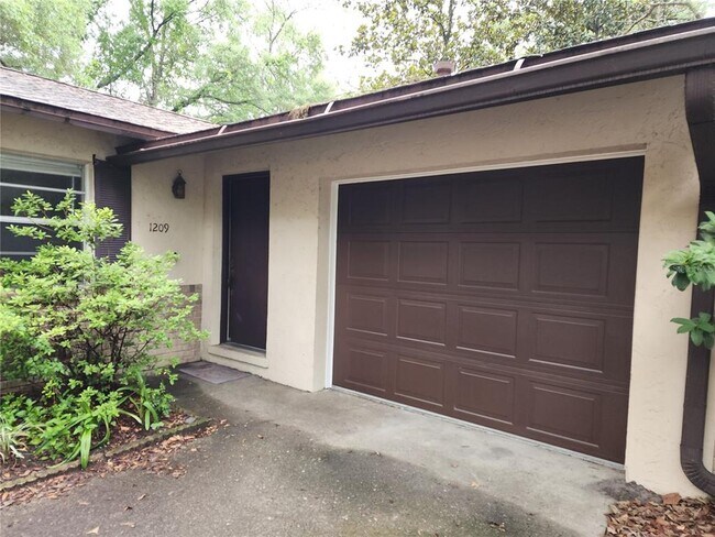 Building Photo - 1209 SW 80th Dr