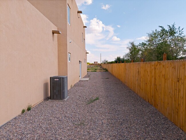 Building Photo - 2822 Camino Mendoza