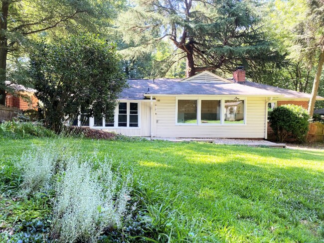 Building Photo - 2300 Ferndale Dr
