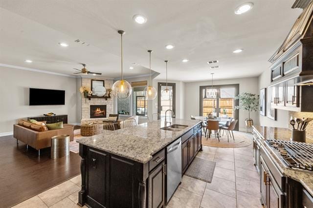 Building Photo - 2881 Redfern Dr