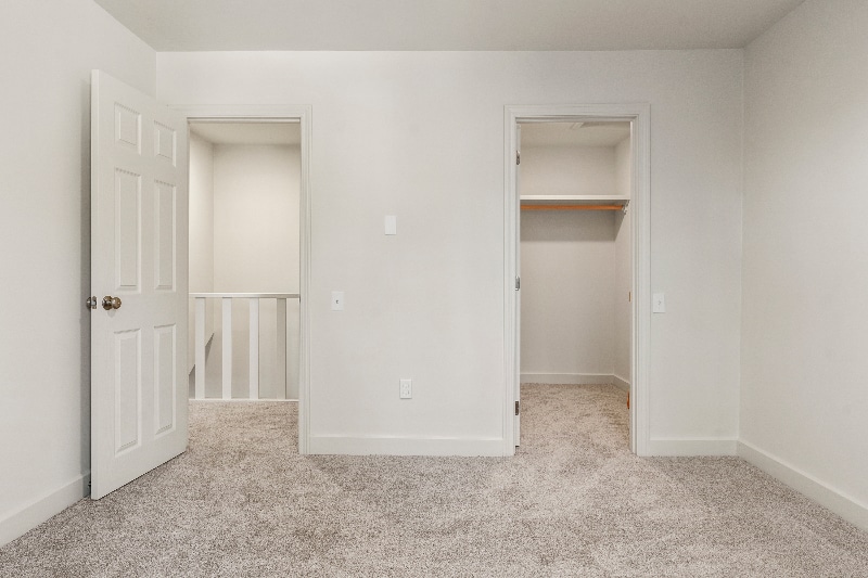 Building Photo - 17 Ice Pond Rd