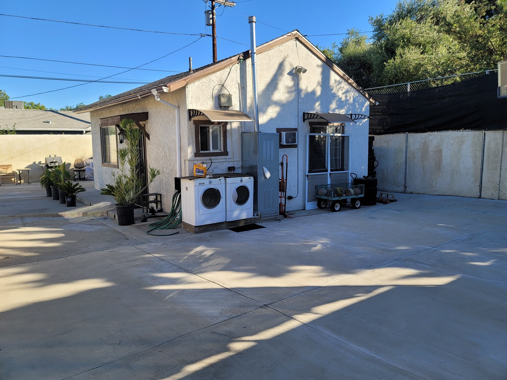 Building Photo - 12877 Glenoaks Blvd