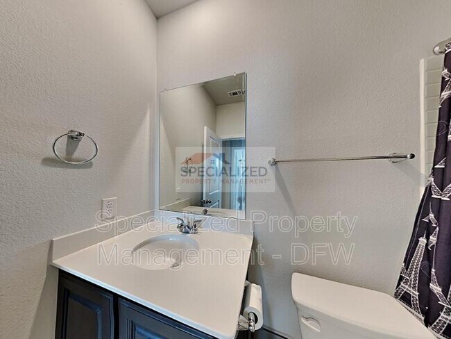 Building Photo - 453 Milverton Dr