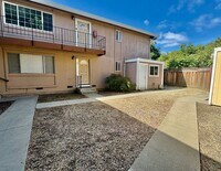 Building Photo - 2225 Hillsborough Ct