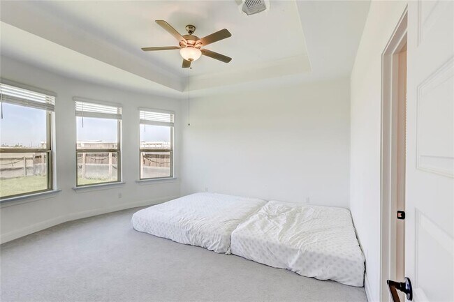 Building Photo - 533 Pickrell Lp