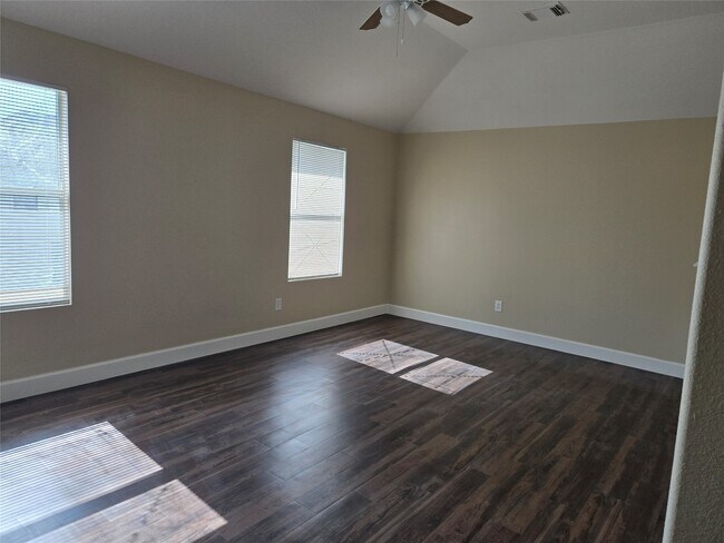 Building Photo - 15427 Fir Woods Ln
