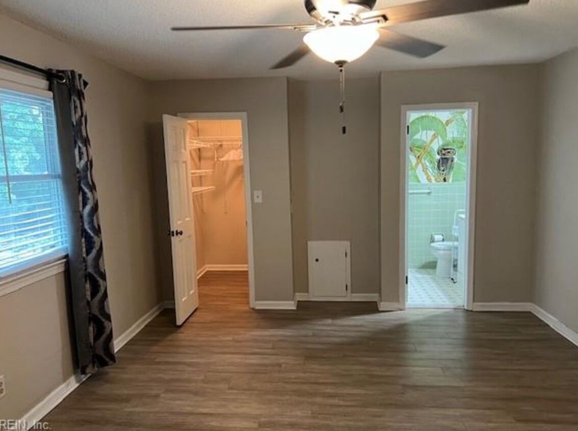 Building Photo - 710 Sir Walter Cir