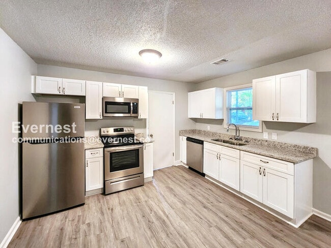 Building Photo - 727 W Creek Cir