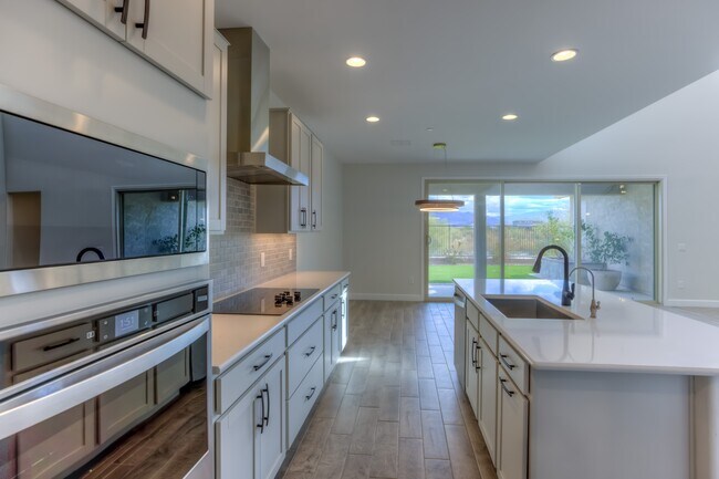 Building Photo - 5545 S Adero Cyn Trl