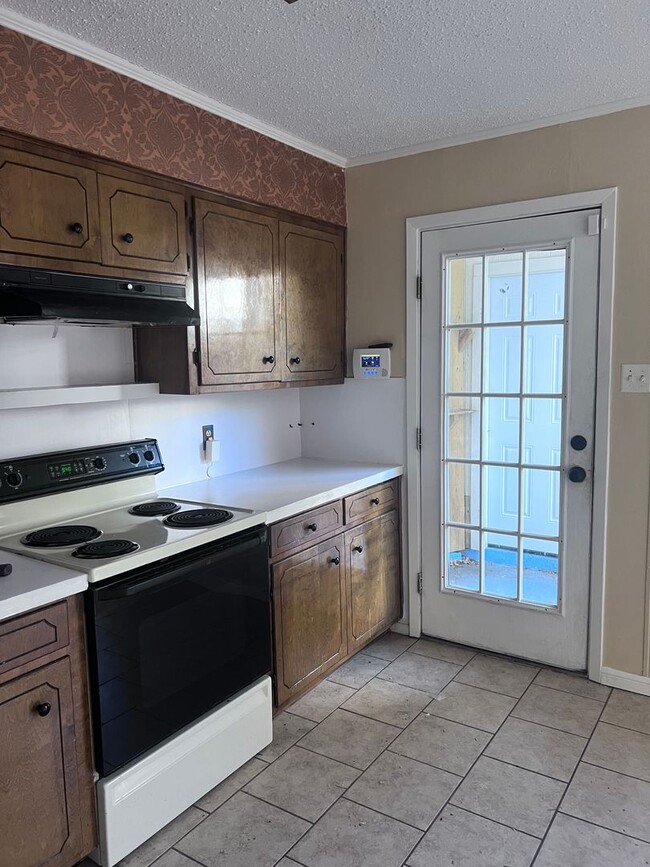 Building Photo - Introducing a 2-bedroom, 1.5-bathroom cond...