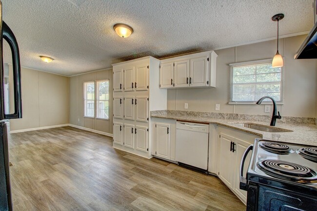 Building Photo - 106 7 Hawks Trail