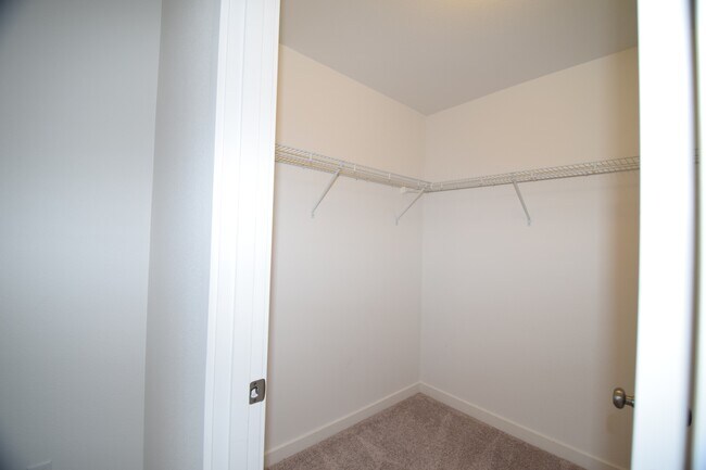 Building Photo - 1400 S 29th Blvd