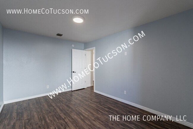 Building Photo - 2581 W Camino De La Joya