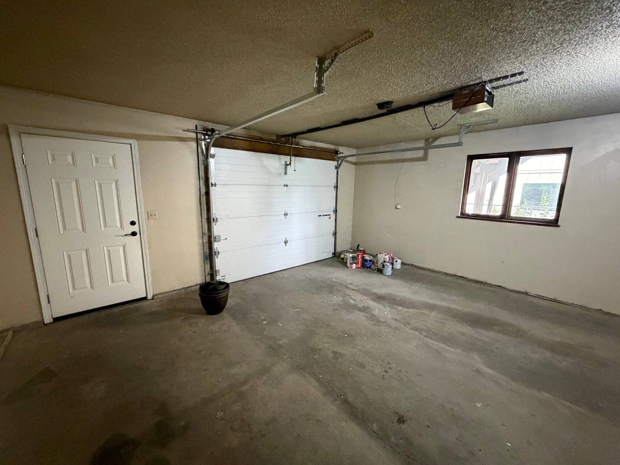 Building Photo - 305 Cindy Dr