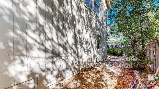 Building Photo - 1220 Hidden Creek Pl