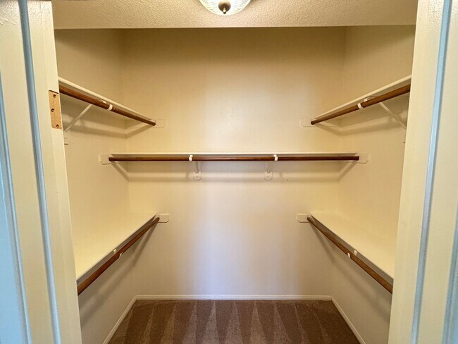 Building Photo - Beautiful 2Bed/2Bath Condo located in Henderson's Mission Ridge gated Community