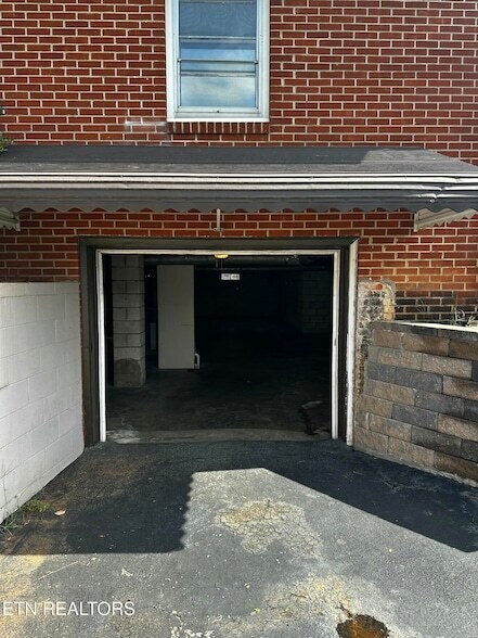 Building Photo - 112 McMahan Rd