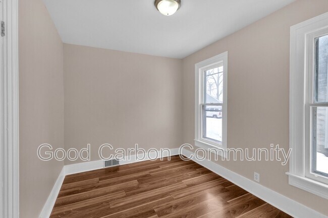 Building Photo - 101 Miller St