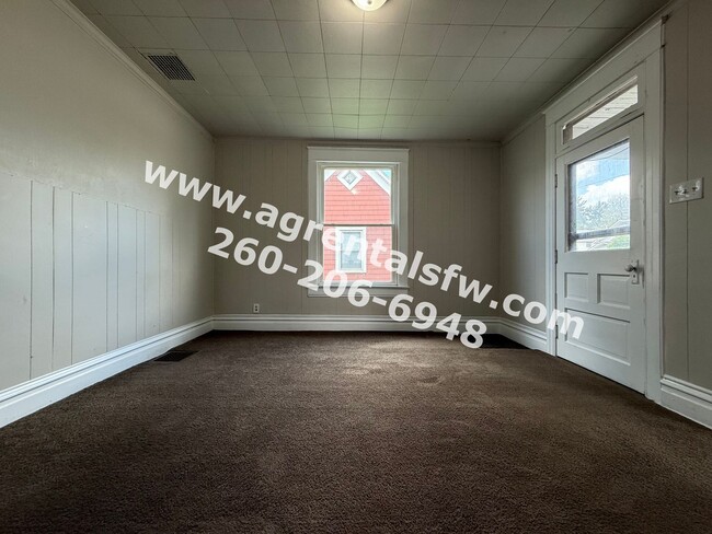 Building Photo - 3 Bedroom House
