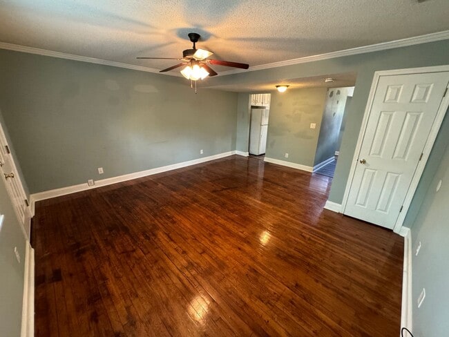 Building Photo - Brick 2/1 Apartment in Cave Spring- $995
