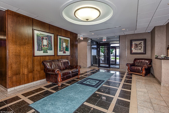 Building Photo - 6700 S South Shore Dr