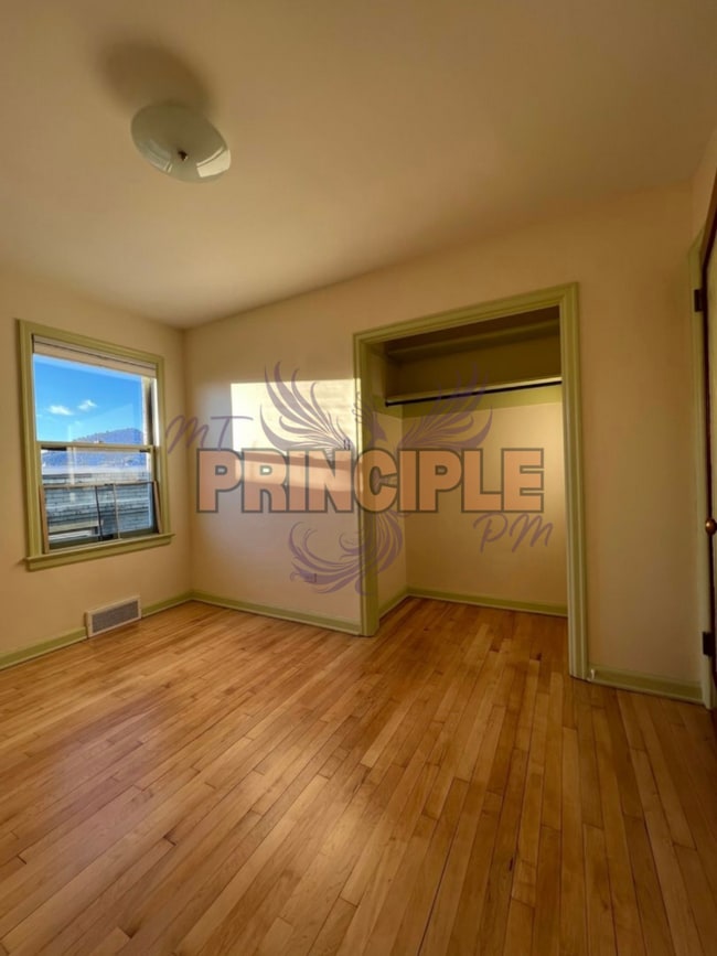 Building Photo - 403-405 1/2 W Granite