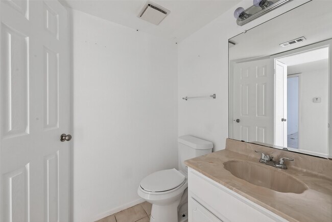 Building Photo - 14555 Wunderlich Dr