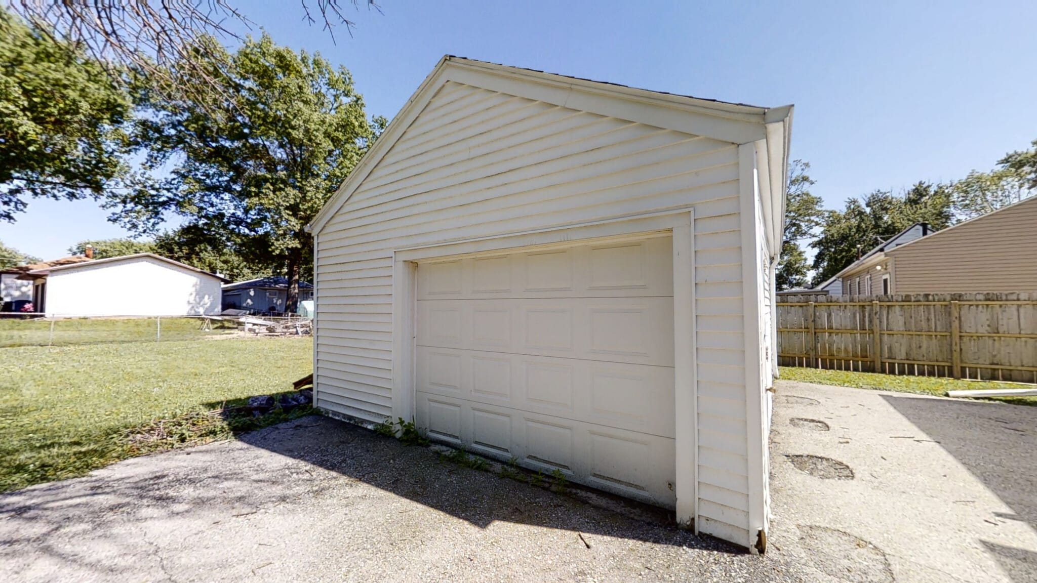 Single detached garage - 1103 Amherst Ave