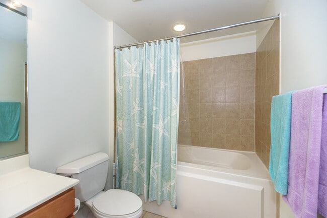 Building Photo - 1000 W 15th St