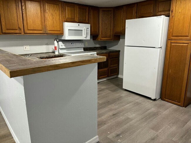 Building Photo - 11240 N Northwood Dr