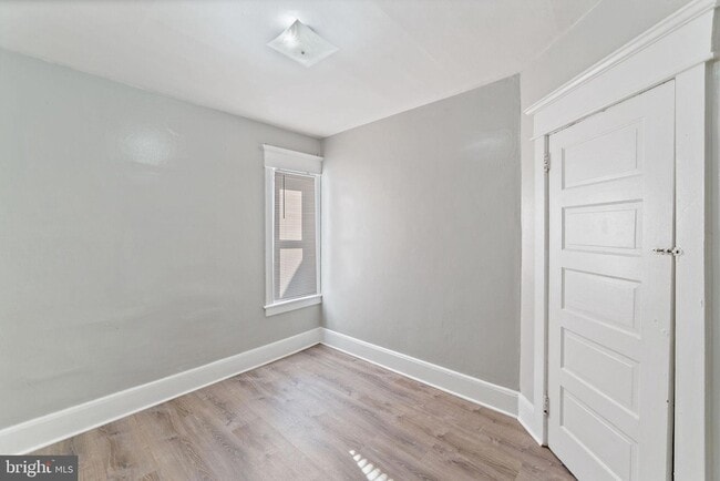 Building Photo - 1249 Kenwood Ave
