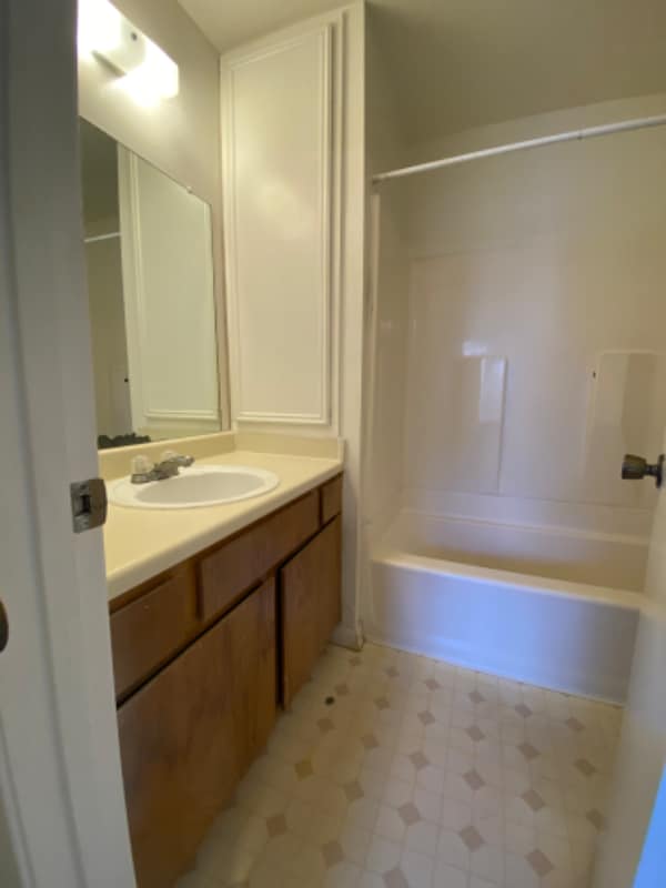 Building Photo - 402 Summer Ct