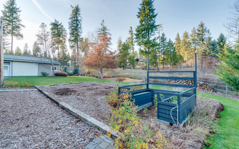 Building Photo - 12845 N Hauser Lk Rd