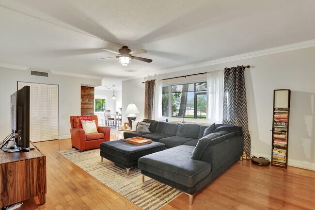 Building Photo - 2800 NE 28th St