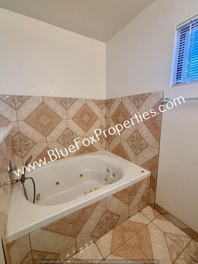 Building Photo - 8552 N Winchester Creek Dr
