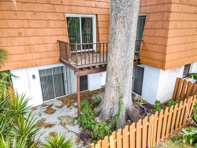 Building Photo - Coastal Charm Meets Modern Living: Your Dream Townhome in Port Orange Awaits!