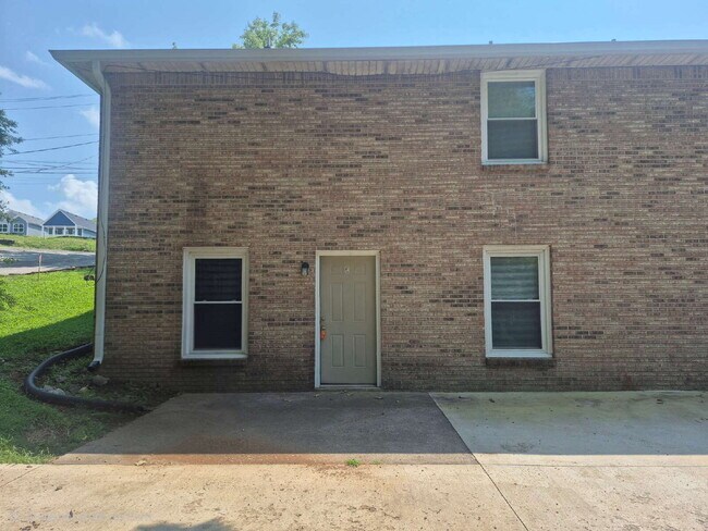 Building Photo - 83 Lawn St