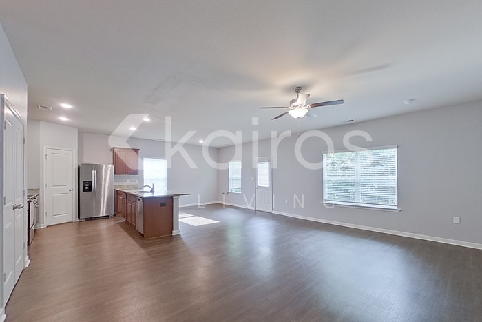 Building Photo - 1044 Pilgrim Ln